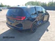 ✅ 2025 Chrysler Pacifica Limited • VIN: 2C4RC1GG1SR508350 • Lot: 43432242. Wystawiony na IAAI z przebiegiem 9 807 mil. Bezpłatny archiwum sprzedaży aukcyjnych z USA i szczegółowy raport historii pojazdu na DreamBid. Zdjęcie 4.