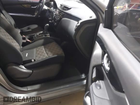 ✅ 2017 Nissan Rogue S • VIN: JN1BJ1CR4HW122040 • Lot: 41331168. Listed on IAAI with 85,743 mi. Free auction sales archive from the USA and detailed vehicle history report at DreamBid. Image 5.