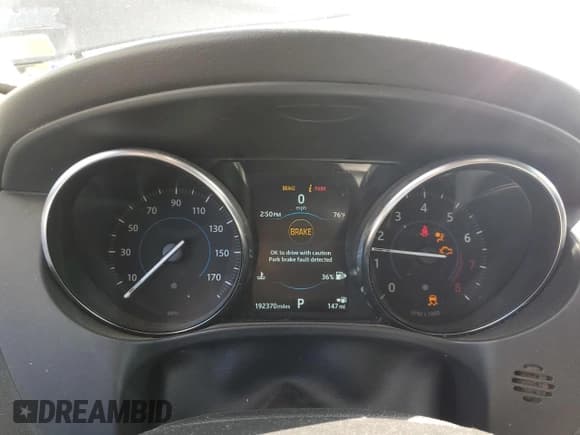 ✅ 2019 Jaguar F-Pace 25t • VIN: SADCS2FX9KA601920 • Lot: 80006025. Wystawiony na Copart z przebiegiem 192 370 mil. Bezpłatny archiwum sprzedaży aukcyjnych z USA i szczegółowy raport historii pojazdu na DreamBid. Zdjęcie 9.