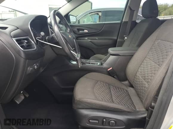 2020 Chevrolet Equinox LT z VIN 3GNAXKEVXLS709491, wystawiony jako Copart lot #84359225 z przebiegiem 81 747 mil mil oraz Szkoda całkowita • Salvage title. Historia ofert i sprzedaży dostępna na DreamBid. Obrazek 7.