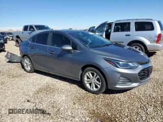 2019 Chevrolet Cruze LT z VIN 1G1BE5SMXK7136758, wystawiony jako Copart lot #82770765 z przebiegiem 132 017 mil mil oraz Szkoda całkowita • Salvage title. Historia ofert i sprzedaży dostępna na DreamBid. Obrazek 4.