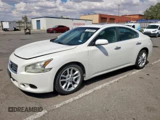 ✅ 2014 Nissan Maxima S • VIN: 1N4AA5APXEC456867 • Лот: 70136055. Опубликован ранее на Copart с пробегом 153 407 миль. Бесплатный доступ к архиву аукционных продаж из США и подробный отчёт об истории автомобиля на DreamBid. Изображение 1.