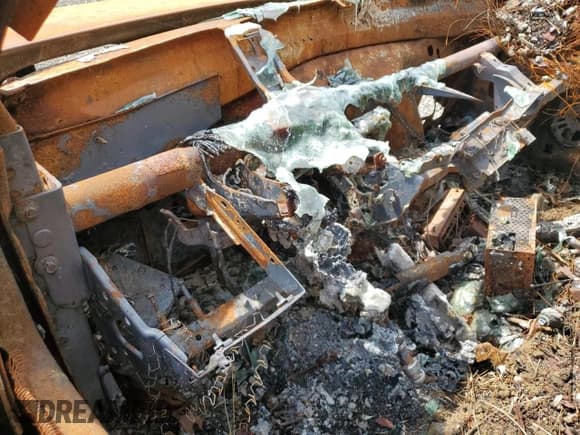 ✅ 2000 Ford F-550 • VIN: 1FDAF57S8YEC01694 • Лот: 56211855. Опубликован ранее на Copart с пробегом Не указан. Бесплатный доступ к архиву аукционных продаж из США и подробный отчёт об истории автомобиля на DreamBid. Изображение 9.