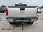 ✅ 2010 Chevrolet Silverado 2500HD LT • VIN: 1GC4KXB69AF114325 • Lot: 71693085. Wystawiony na Copart z przebiegiem 173 096 mil. Bezpłatny archiwum sprzedaży aukcyjnych z USA i szczegółowy raport historii pojazdu na DreamBid. Zdjęcie 6.