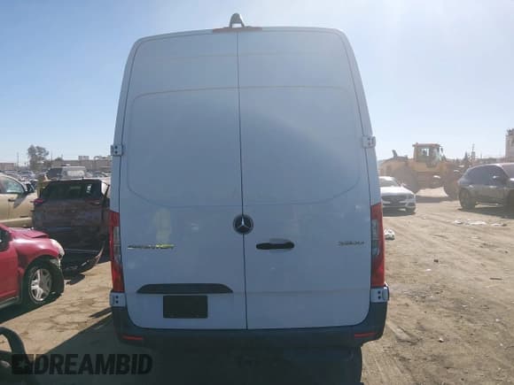 ✅ 2020 Mercedes-Benz Sprinter Cargo • VIN: W1W40BHY6LT035687 • Lot: 43796747. Listed on IAAI with 254,505 mi. Free auction sales archive from the USA and detailed vehicle history report at DreamBid. Image 16.