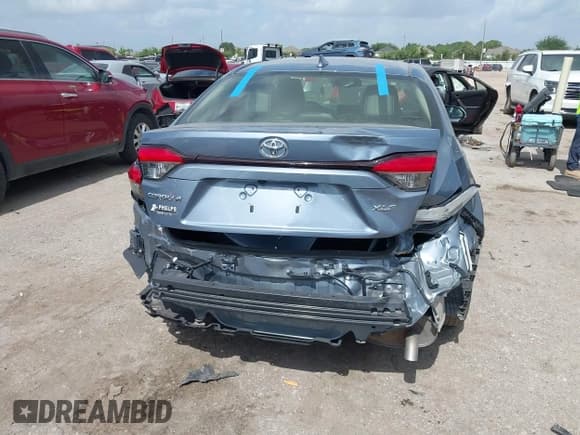 ✅ 2022 Toyota Corolla XLE • VIN: JTDFPMAE1N3008833 • Lot: 42516427. Listed on IAAI with 48,236 mi. Free auction sales archive from the USA and detailed vehicle history report at DreamBid. Image 6.