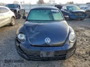 ✅ 2015 Volkswagen Beetle 1.8T • VIN: 3VWF17AT8FM629131 • Lot: 93878905. Wystawiony na Copart z przebiegiem 123 560 mil. Bezpłatny archiwum sprzedaży aukcyjnych z USA i szczegółowy raport historii pojazdu na DreamBid. Zdjęcie 5.