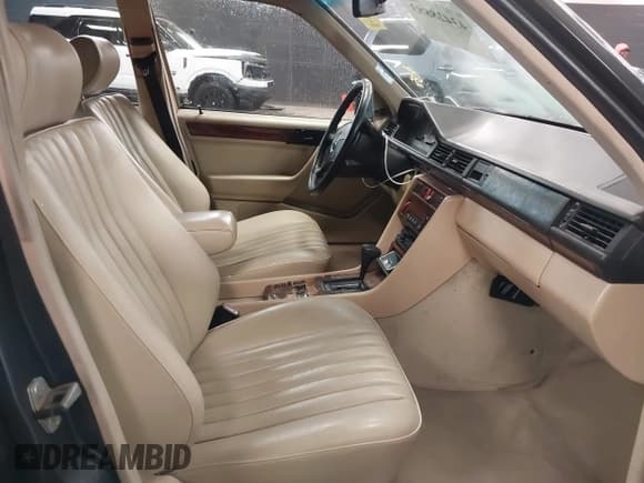 ✅ 1990 Mercedes-Benz 260 • VIN: WDBEA26DXLB217152 • Lot: 43428883. Listed on IAAI with 123,406 mi. Free auction sales archive from the USA and detailed vehicle history report at DreamBid. Image 5.