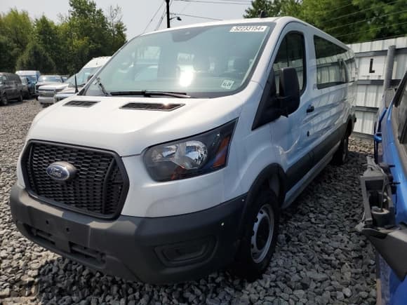 ✅ 2023 Ford Transit Passenger XL • VIN: 1FBAX2Y85PKB44264 • Lot: 52233154. Wystawiony na Copart z przebiegiem 2 537 mil. Bezpłatny archiwum sprzedaży aukcyjnych z USA i szczegółowy raport historii pojazdu na DreamBid. Zdjęcie 1.