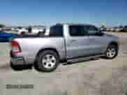 2020 Ram 1500 Big Horn z VIN 1C6SRFFT9LN393045, wystawiony jako Copart lot #66880755 z przebiegiem 81 615 mil mil oraz Szkoda całkowita • Salvage title. Historia ofert i sprzedaży dostępna na DreamBid. Obrazek 3.