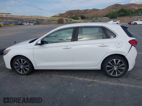 ✅ 2019 Hyundai Elantra • VIN: KMHH35LE2KU099247 • Lot: 43077370. Listed on IAAI with 58,795 mi. Free auction sales archive from the USA and detailed vehicle history report at DreamBid. Image 14.