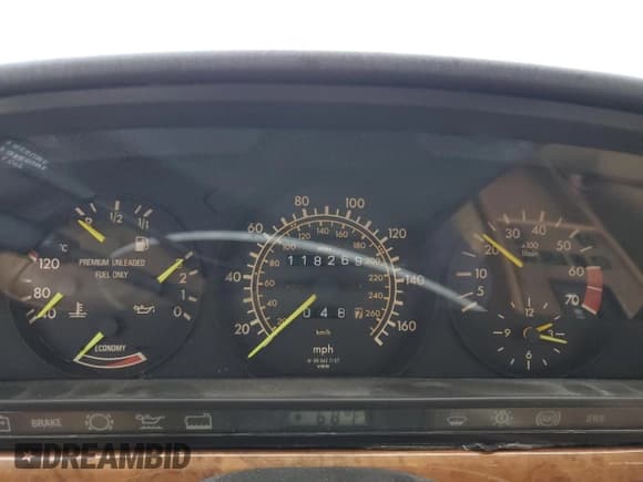 ✅ 1988 Mercedes-Benz 560 • VIN: WDBCA39D7JA399081 • Lot: 84432025. Listed on Copart with 118,269 mi. Free auction sales archive from the USA and detailed vehicle history report at DreamBid. Image 9.