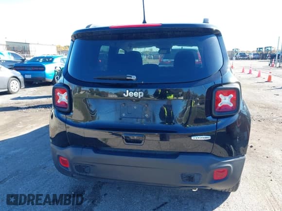 ✅ 2020 Jeep Renegade Latitude • VIN: ZACNJABB6LPL04579 • Lot: 43478125. Listed on IAAI with 51,260 mi. Free auction sales archive from the USA and detailed vehicle history report at DreamBid. Image 17.