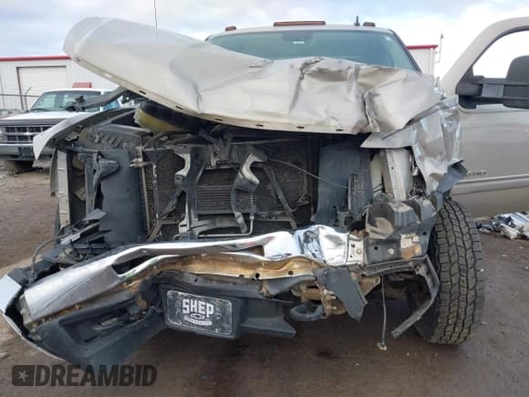 ✅ 2009 Chevrolet Silverado 2500HD LT • VIN: 1GCHK59K99E118997 • Lot: 41455430. Listed on IAAI with 175,911 mi. Free auction sales archive from the USA and detailed vehicle history report at DreamBid. Image 6.
