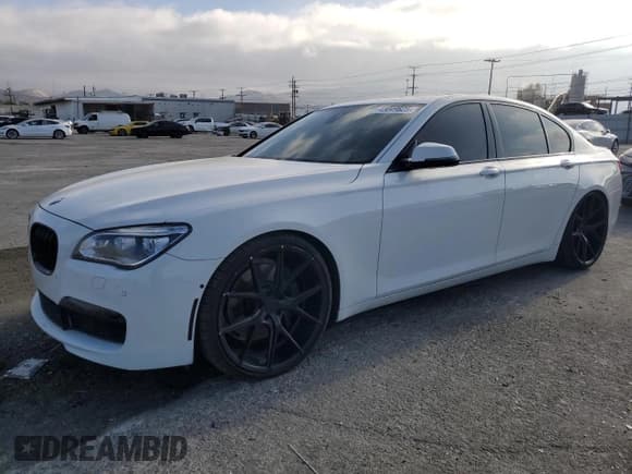 ✅ 2014 BMW 7 Series 750i • VIN: WBAYA8C53ED499850 • Lot: 43049625. Wystawiony na Copart z przebiegiem 85 780 mil. Bezpłatny archiwum sprzedaży aukcyjnych z USA i szczegółowy raport historii pojazdu na DreamBid. Zdjęcie 1.