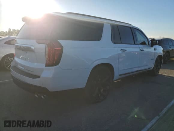 ✅ 2022 GMC Yukon XL Denali • VIN: 1GKS2JKL0NR122848 • Lot: 89528905. Wystawiony na Copart z przebiegiem 16 274 mil. Bezpłatny archiwum sprzedaży aukcyjnych z USA i szczegółowy raport historii pojazdu na DreamBid. Zdjęcie 3.
