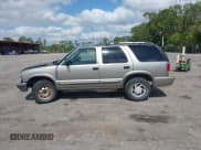 ✅ 2001 Chevrolet Blazer LT • VIN: 1GNDT13WX12114776 • Lot: 42311346. Wystawiony na IAAI z przebiegiem 169 630 mil. Bezpłatny archiwum sprzedaży aukcyjnych z USA i szczegółowy raport historii pojazdu na DreamBid. Zdjęcie 15.