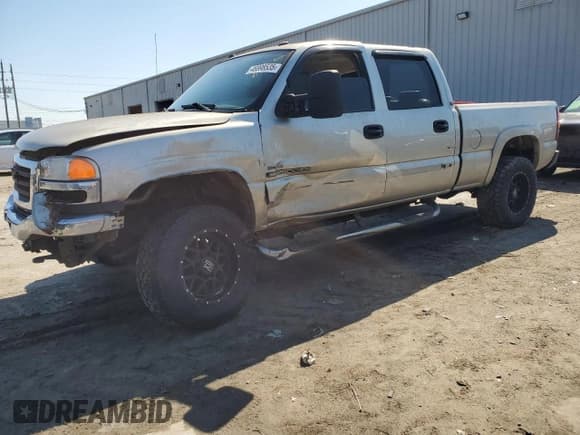 ✅ 2004 GMC Sierra 2500HD SLT • VIN: 1GTHK23274F260887 • Lot: 46898535. Wystawiony na Copart z przebiegiem Nie podano. Bezpłatny archiwum sprzedaży aukcyjnych z USA i szczegółowy raport historii pojazdu na DreamBid. Zdjęcie 1.