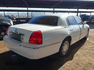 ✅ 2006 Lincoln Town Car Signature Limited • VIN: 1LNHM82WX6Y634526 • Lot: 43658451. Listed on IAAI with 169,888 mi. Free auction sales archive from the USA and detailed vehicle history report at DreamBid. Image 4.