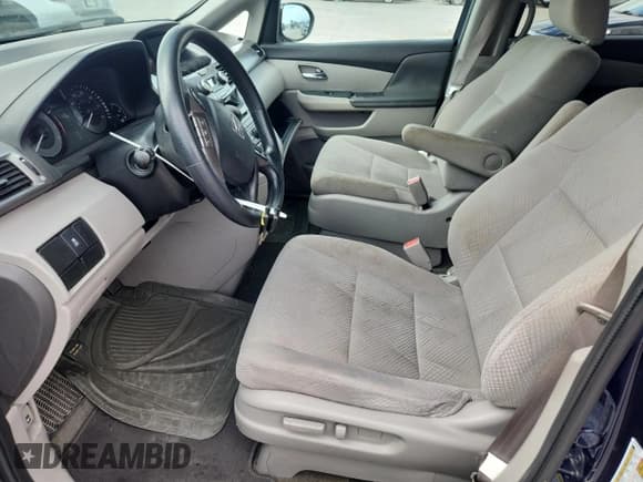 ✅ 2015 Honda Odyssey LX • VIN: 5FNRL5H24FB090989 • Lot: 85265575. Listed on Copart with 129,952 mi. Free auction sales archive from the USA and detailed vehicle history report at DreamBid. Image 7.