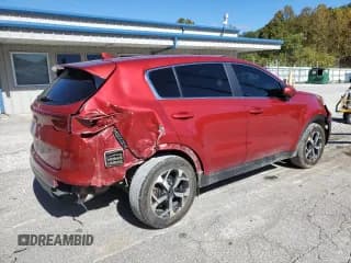 ✅ 2022 Kia Sportage LX • VIN: KNDPMCAC1N7000813 • Lot: 86134065. Wystawiony na Copart z przebiegiem 63 022 mil. Bezpłatny archiwum sprzedaży aukcyjnych z USA i szczegółowy raport historii pojazdu na DreamBid. Zdjęcie 3.