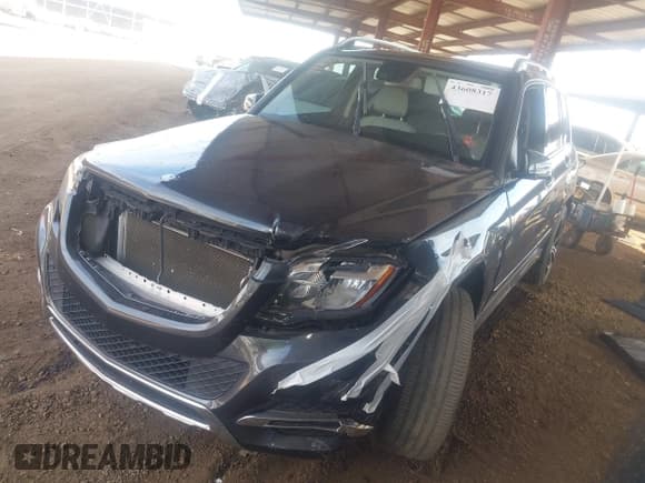 ✅ 2014 Mercedes-Benz GLK 350 • VIN: WDCGG5HB0EG285899 • Lot: 43608317. Listed on IAAI with 85,970 mi. Free auction sales archive from the USA and detailed vehicle history report at DreamBid. Image 2.