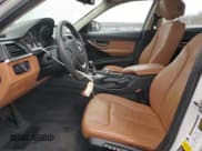 ✅ 2015 BMW 3 Series 328i xDrive • VIN: WBA3B5G57FNS16376 • Лот: 93133025. Опубликован ранее на Copart с пробегом 64 823 миль. Бесплатный доступ к архиву аукционных продаж из США и подробный отчёт об истории автомобиля на DreamBid. Изображение 7.