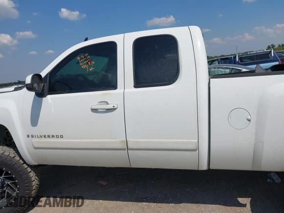 ✅ 2008 Chevrolet Silverado 1500 1LT • VIN: 1GCEC19J48Z227908 • Lot: 43246065. Listed on IAAI with 208,058 mi. Free auction sales archive from the USA and detailed vehicle history report at DreamBid. Image 14.