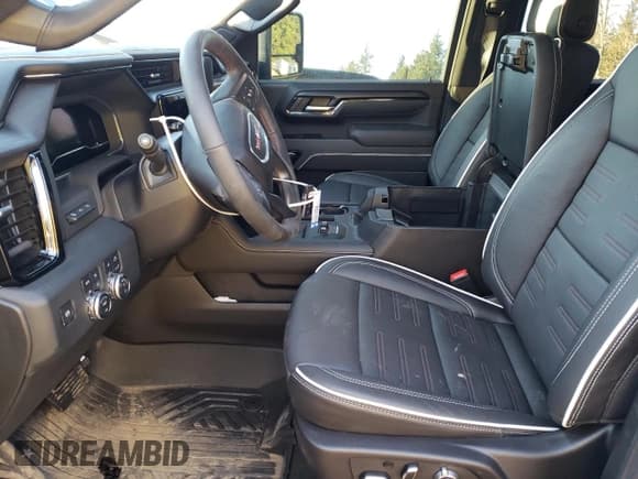 ✅ 2024 GMC Sierra 2500HD AT4X • VIN: 1GT49ZEY8RF356605 • Lot: 81996684. Listed on Copart with 4,957 mi. Free auction sales archive from the USA and detailed vehicle history report at DreamBid. Image 7.