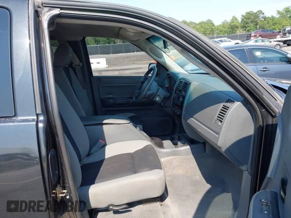 2006 Dodge Dakota SLT with VIN 1D7HE42NX6S666354, listed as a IAAI auction lot 42394779 with 124,633 mi miles and . Bid and sale history available at DreamBid. Image 5.