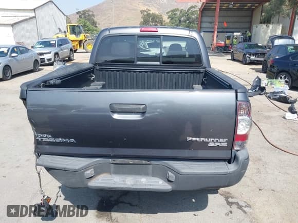✅ 2013 Toyota Tacoma PreRunner • VIN: 5TFJX4GN2DX018800 • Лот: 42304447. Опубликован ранее на IAAI с пробегом 188 409 миль. Бесплатный доступ к архиву аукционных продаж из США и подробный отчёт об истории автомобиля на DreamBid. Изображение 16.