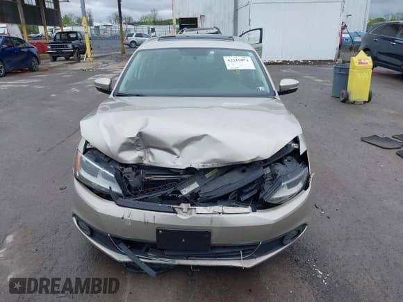 ✅ 2014 Volkswagen Jetta TDI w/Premium/Nav • VIN: 3VWLL7AJ9EM226026 • Lot: 42219871. Wystawiony na IAAI z przebiegiem 100 386 mil. Bezpłatny archiwum sprzedaży aukcyjnych z USA i szczegółowy raport historii pojazdu na DreamBid. Zdjęcie 12.