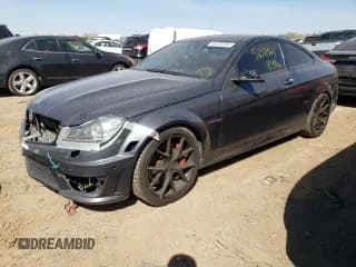✅ 2012 Mercedes-Benz C 63 AMG • VIN: WDDGJ7HB8CF938345 • Lot: 52329304. Wystawiony na Copart z przebiegiem 111 759 mil. Bezpłatny archiwum sprzedaży aukcyjnych z USA i szczegółowy raport historii pojazdu na DreamBid. Zdjęcie 1.