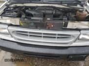 ✅ 2002 Ford Econoline Cargo • VIN: 1FTNE24L42HA52274 • Lot: 87182324. Wystawiony na Copart z przebiegiem 185 526 mil. Bezpłatny archiwum sprzedaży aukcyjnych z USA i szczegółowy raport historii pojazdu na DreamBid. Zdjęcie 12.