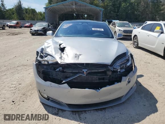 ✅ 2017 Tesla Model S 60 • VIN: 5YJSA1E13HF196994 • Lot: 80881205. Wystawiony na Copart z przebiegiem 162 169 mil. Bezpłatny archiwum sprzedaży aukcyjnych z USA i szczegółowy raport historii pojazdu na DreamBid. Zdjęcie 5.