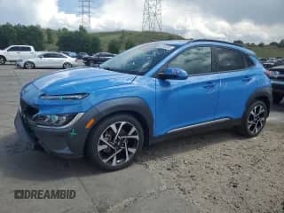 2022 Hyundai Kona Limited z VIN KM8K5CA31NU877094, wystawiony jako Copart lot #62510315 z przebiegiem 42 674 mil mil oraz Szkoda całkowita • Salvage title. Historia ofert i sprzedaży dostępna na DreamBid. Obrazek 1.