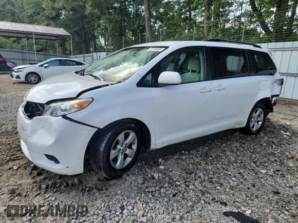 ✅ 2017 Toyota Sienna LE Auto Access Seat • VIN: 5TDKZ3DC7HS781600 • Lot: 70770895. Wystawiony na Copart z przebiegiem 146 070 mil. Bezpłatny archiwum sprzedaży aukcyjnych z USA i szczegółowy raport historii pojazdu na DreamBid. Zdjęcie 1.