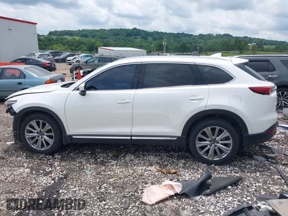 ✅ 2022 Mazda CX-9 Signature • VIN: JM3TCBEY1N0620451 • Lot: 42426672. Wystawiony na IAAI z przebiegiem 44 563 mil. Bezpłatny archiwum sprzedaży aukcyjnych z USA i szczegółowy raport historii pojazdu na DreamBid. Zdjęcie 15.