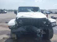 ✅ 2021 Jeep Gladiator Sport S • VIN: 1C6HJTAG2ML582014 • Lot: 42646160. Wystawiony na IAAI z przebiegiem Nie podano. Bezpłatny archiwum sprzedaży aukcyjnych z USA i szczegółowy raport historii pojazdu na DreamBid. Zdjęcie 6.