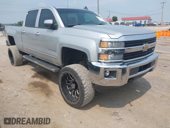 ✅ 2015 Chevrolet Silverado 2500HD LT • VIN: 1GC1KVEG3FF661609 • Lot: 42485031. Wystawiony na IAAI z przebiegiem 187 452 mil. Bezpłatny archiwum sprzedaży aukcyjnych z USA i szczegółowy raport historii pojazdu na DreamBid. Zdjęcie 1.