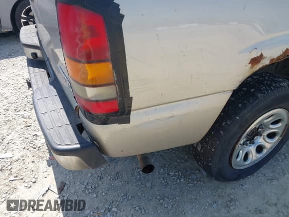 ✅ 2007 GMC Sierra 1500 SLE • VIN: 1GTEC19T17Z151130 • Лот: 42578803. Опубликован ранее на IAAI с пробегом 247 000 миль. Бесплатный доступ к архиву аукционных продаж из США и подробный отчёт об истории автомобиля на DreamBid. Изображение 6.