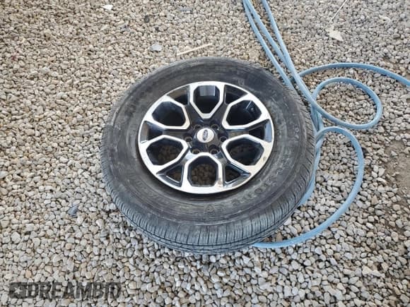 ✅ 2022 Ford Expedition XLT • VIN: 1FMJU1JT4NEA57394 • Lot: 93445095. Wystawiony na Copart z przebiegiem 131 076 mil. Bezpłatny archiwum sprzedaży aukcyjnych z USA i szczegółowy raport historii pojazdu na DreamBid. Zdjęcie 13.