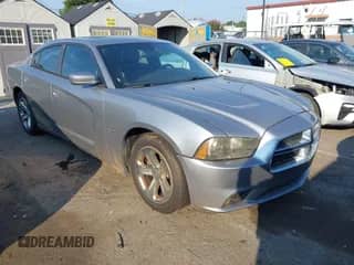 ✅ 2014 Dodge Charger RT • VIN: 2C3CDXCT9EH171742 • Lot: 43012411. Wystawiony na IAAI z przebiegiem 256 632 mil. Bezpłatny archiwum sprzedaży aukcyjnych z USA i szczegółowy raport historii pojazdu na DreamBid. Zdjęcie 1.