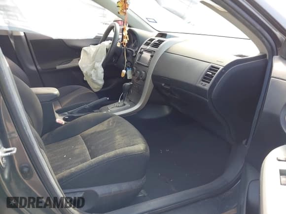 ✅ 2013 Toyota Corolla LE • VIN: 5YFBU4EE1DP220185 • Lot: 43411226. Wystawiony na IAAI z przebiegiem 163 573 mil. Bezpłatny archiwum sprzedaży aukcyjnych z USA i szczegółowy raport historii pojazdu na DreamBid. Zdjęcie 5.