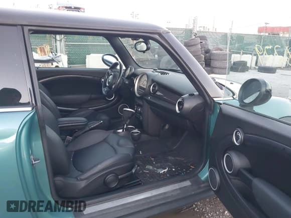✅ 2012 MINI Hardtop S • VIN: WMWSV3C5XCT385392 • Lot: 43852029. Listed on IAAI with 150,969 mi. Free auction sales archive from the USA and detailed vehicle history report at DreamBid. Image 5.