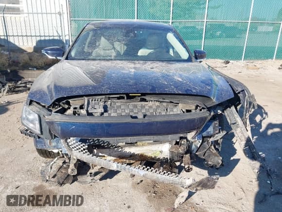 ✅ 2017 Lincoln Continental Reserve • VIN: 1LN6L9NC9H5609249 • Lot: 40685968. Listed on IAAI with 103,051 mi. Free auction sales archive from the USA and detailed vehicle history report at DreamBid. Image 13.