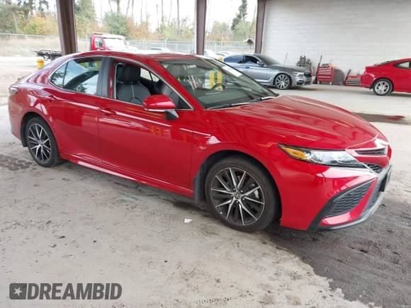 2022 Toyota Camry SE z VIN 4T1T11AK2NU014820, wystawiony jako IAAI lot #43348665 z przebiegiem 91 916 mil mil oraz . Historia ofert i sprzedaży dostępna na DreamBid. Obrazek 1.