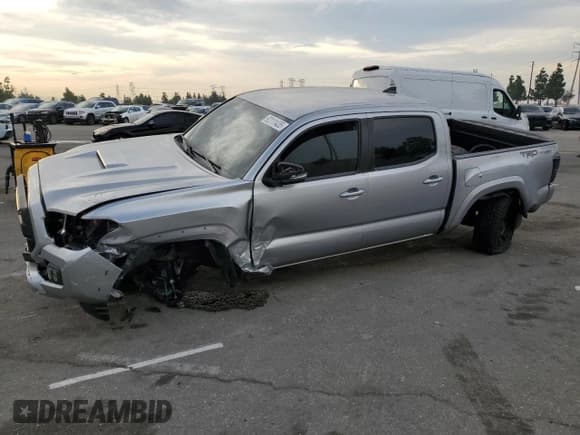 ✅ 2018 Toyota Tacoma TRD Sport • VIN: 5TFAZ5CN3JX065559 • Lot: 92111435. Listed on Copart with 50,066 mi. Free auction sales archive from the USA and detailed vehicle history report at DreamBid. Image 1.