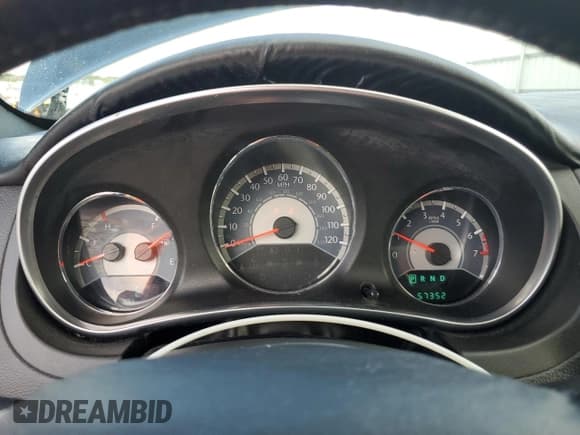 ✅ 2011 Chrysler 200 Touring • VIN: 1C3BC2EB2BN570436 • Lot: 84390135. Wystawiony na Copart z przebiegiem 57 352 mil. Bezpłatny archiwum sprzedaży aukcyjnych z USA i szczegółowy raport historii pojazdu na DreamBid. Zdjęcie 9.