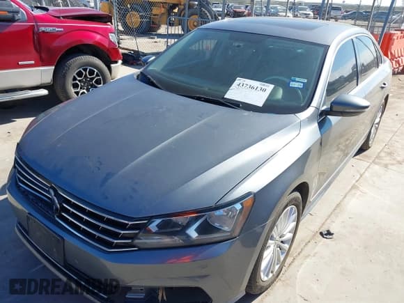 ✅ 2016 Volkswagen Passat SE • VIN: 1VWBT7A35GC006867 • Lot: 43736130. Wystawiony na IAAI z przebiegiem 199 394 mil. Bezpłatny archiwum sprzedaży aukcyjnych z USA i szczegółowy raport historii pojazdu na DreamBid. Zdjęcie 17.